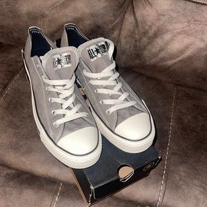men’s gray converse